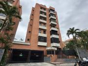 Se alquila apartamento 153m2. Campo Alegre