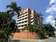 Se alquila apartamento 95m2 Campo Alegre 0530