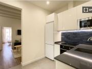 Se alquila apartamento de 2 habitaciones en El Raval....