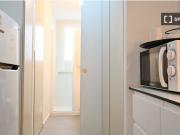 Se alquila apartamento de 2 habitaciones en Embajadores,...