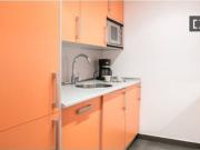 Se alquila apartamento de 2 habitaciones en Embajadores,...