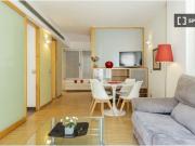 Se alquila apartamento de 2 habitaciones en Embajadores,...