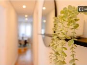 Se alquila apartamento de 2 habitaciones en Jerónimos,...