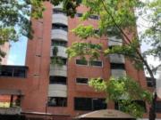 SE ALQUILA APARTAMENTO EN LOS CAOBOS