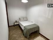 Se alquila bonita habitación en piso de 10 dormitorios...