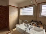 Se alquila casa completamente amoblada, de categoria en...