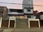 Se Alquila Casa De 3 Pisos En Urb San Andres I Etapa A.T...