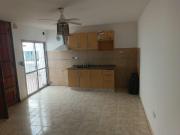 Se alquila casa de dos dormitorios con patio excelente...