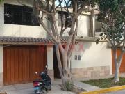 Se Alquila Casa De Un Piso + Estacionamiento – Urb....