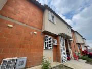 SE ALQUILA CASA DOS PISOS EN OBRA GRIS CANDELARIA /...