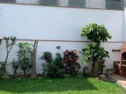 SE ALQUILA CASA EN AVENIDA CZ 2 PISOS EN SAN BORJA NORTE