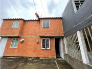 SE ALQUILA CASA EN OBRA GRIS DOS PISOS EN CIUDADELA LAS...