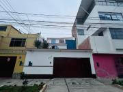 Se Alquila Casa Para Empresas De 3 Pisos Urb. Santa...