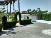 SE ALQUILA CHALET CON INMEJORABLES INSTALACIONES EN ZONA...