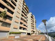 Se alquila en La Alameda apartamento duplex 4 hab + 3 B