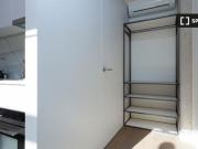 Se alquila estudio amueblado en Co living en Diputació 453