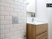 Se alquila estudio amueblado en Co living en Diputació 453