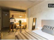 Se alquila estudio amueblado en Co living en Diputació 453