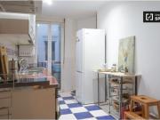 Se alquila estudio en Embajadores