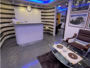 Se Alquila excelente Oficina en Centro Comercial...