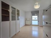 SE ALQUILA FANTASTICO PISO CON GARAJE CERCA DEL MERCADONA