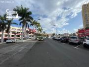 Se alquila garaje cerrado en puerta automatica en Playa...