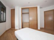 Se alquila habitación amueblada en apartamento de 3...