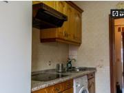 Se alquila habitación amueblada en apartamento de 3...