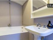 Se alquila habitación amueblada en apartamento de 5...