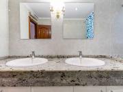 Se alquila habitación compacta en apartamento de 9...