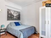 Se alquila habitación compacta en apartamento de 9...