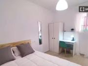 Se alquila habitación compartida en Casería de Montijo,...