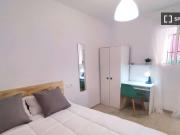 Se alquila habitación compartida en Casería de Montijo,...