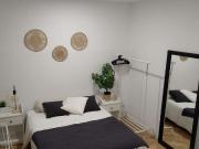 Se alquila habitación compartida en Jerónimos, Madrid