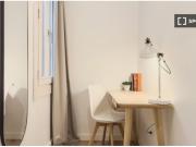 Se alquila habitación con aire acondicionado en piso de...