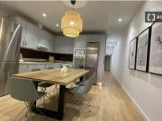 Se alquila habitación con balcón en Coliving en Tetuán