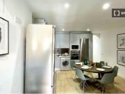 Se alquila habitación con balcón en Coliving en Tetuán