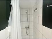 Se alquila habitación con balcón y baño privado en...