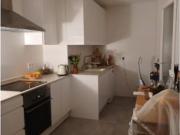 Se alquila habitación con baño privado en piso de 2...