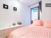 Se alquila habitación con cómoda en piso compartido,...