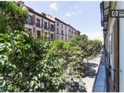 Se alquila habitación con llave independiente en piso de...