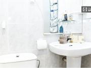 Se alquila habitación doble en Barcelona, exterior con...