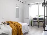 Se alquila habitación doble en piso de 5 habitaciones en... Se alquila habitación doble en piso de 5 habitaciones en...