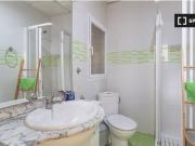Se alquila habitación doble en piso de 8 habitaciones en...