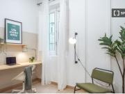 Se alquila habitación doble grande en piso de 8...
