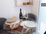 Se alquila habitación en apartamento de 2 dormitorios en...