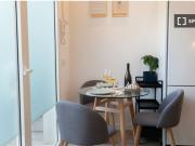 Se alquila habitación en apartamento de 2 dormitorios en...