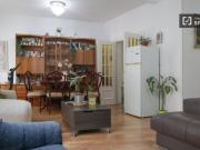 Se alquila habitación en apartamento de 2 dormitorios en...