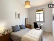 Se alquila habitación en apartamento de 3 dormitorios en...