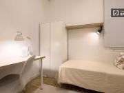 Se alquila habitación en apartamento de 3 dormitorios en...